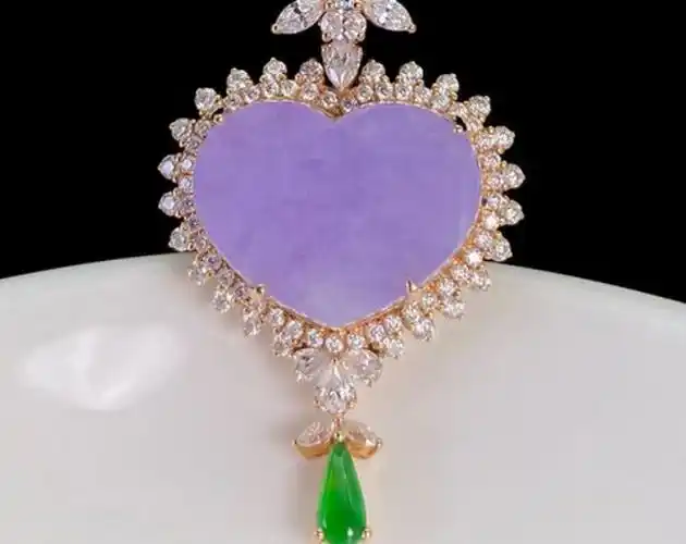 翡翠吊坠镶嵌款式哪些好看?翡翠吊坠的镶嵌定制,有哪些好看的款式呢?