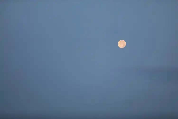 今年的中秋月亮是农历十七圆 摄影 太阳照常升起