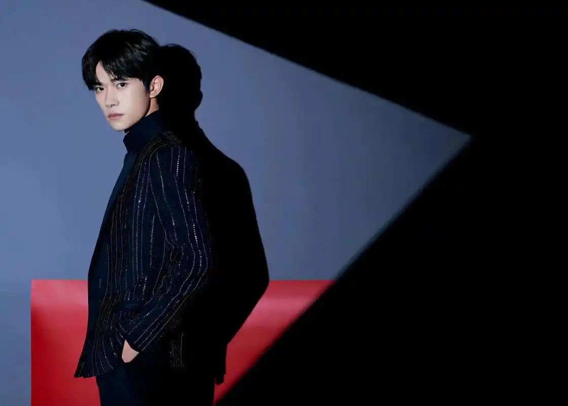 明天见! #易烊千玺 #易烊千玺微博之夜官宣图 #与易烊千玺 - 抖音