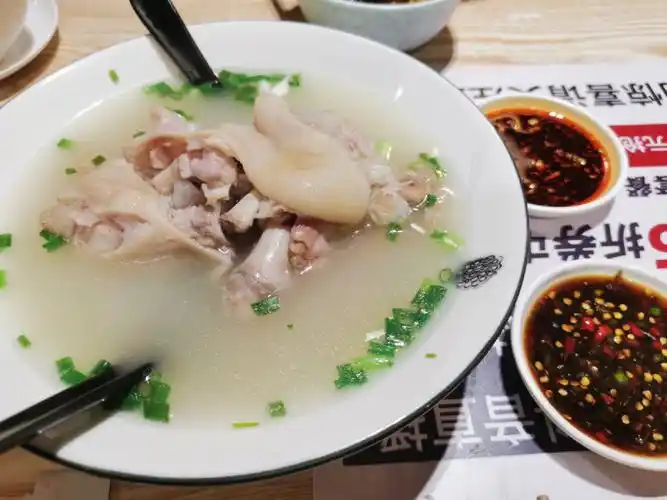 出差美食董太婆老妈蹄花