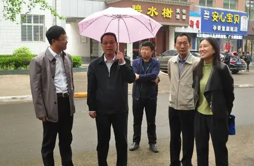 张向东魏俊英带队督查县城环境卫生工作