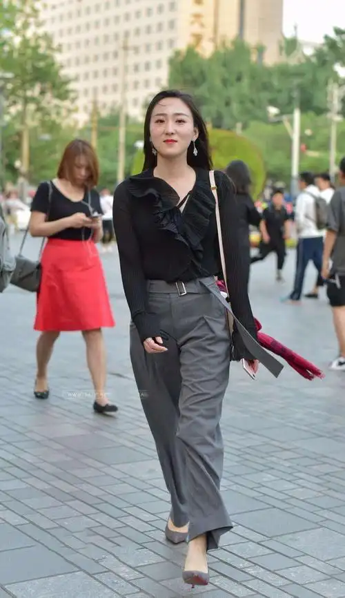 夏天要来了,北京街头美女街拍更新一波,足够养眼