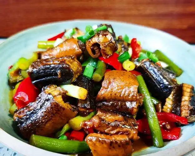 红烧鳝鱼名门泽佳315网q弹鲜香三块鳝鱼可下一碗米饭