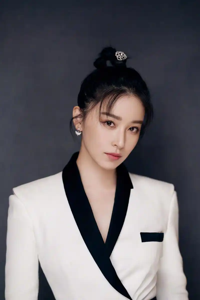 阚清子干练优雅写真图片14