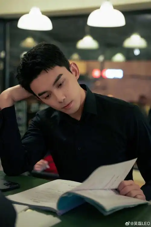 林亦扬结局##吴磊发文告别林亦扬##吴磊晒看剧本花絮照