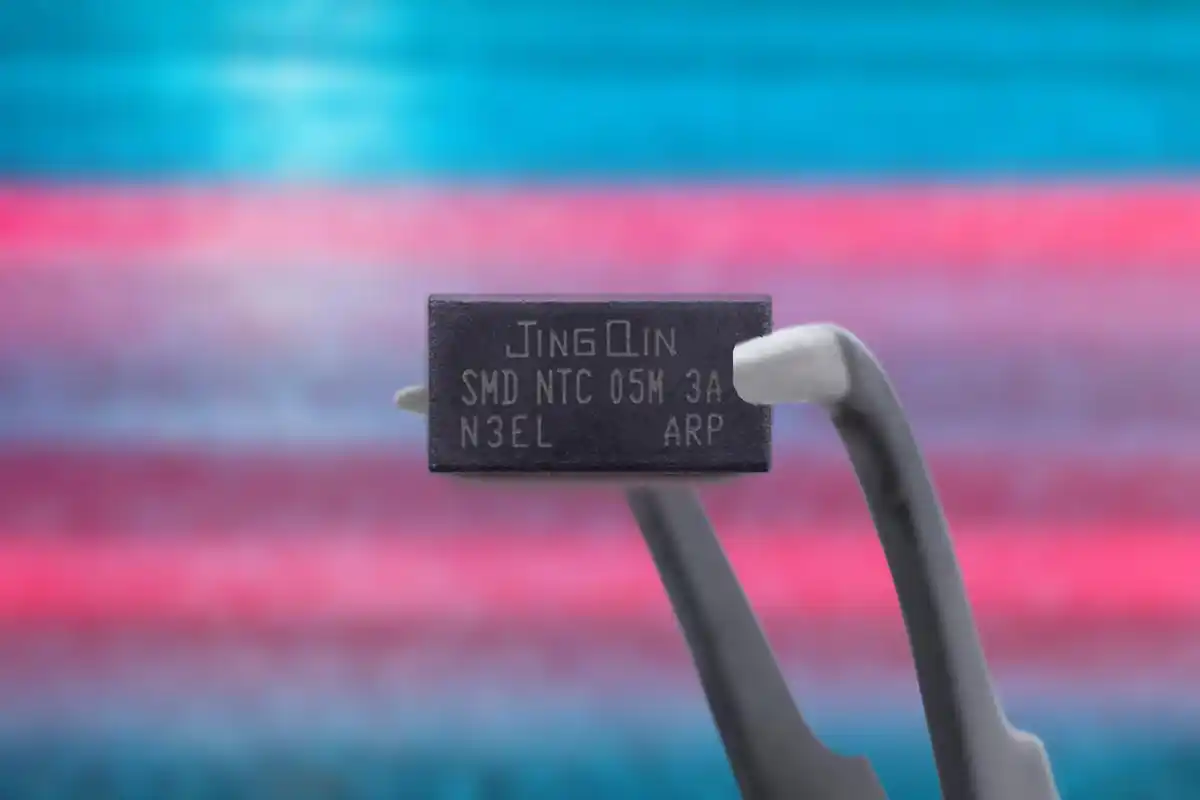 无畏恶劣环境,探究精勤贴片型热敏电阻中的奥秘