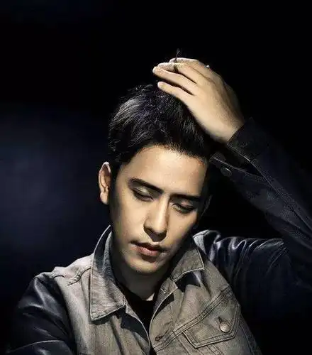 公益路上的民族歌手 | 扎西顿珠