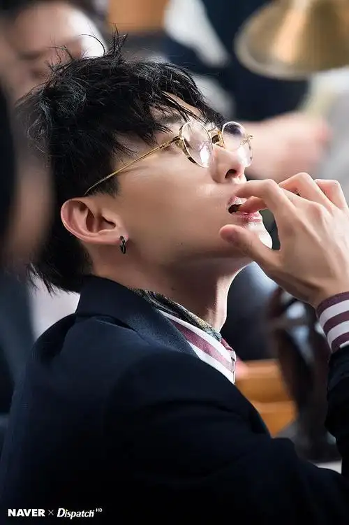 银赫 生日 1986年4月4日 我最爱的宝贝出生啦 小赫很好的长大了  直拍