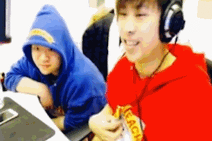 卢本伟快正式复出了!斗鱼首秀获得粉丝支持:他真的没开挂!