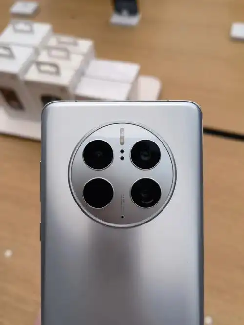 华为mate50pro冰霜银