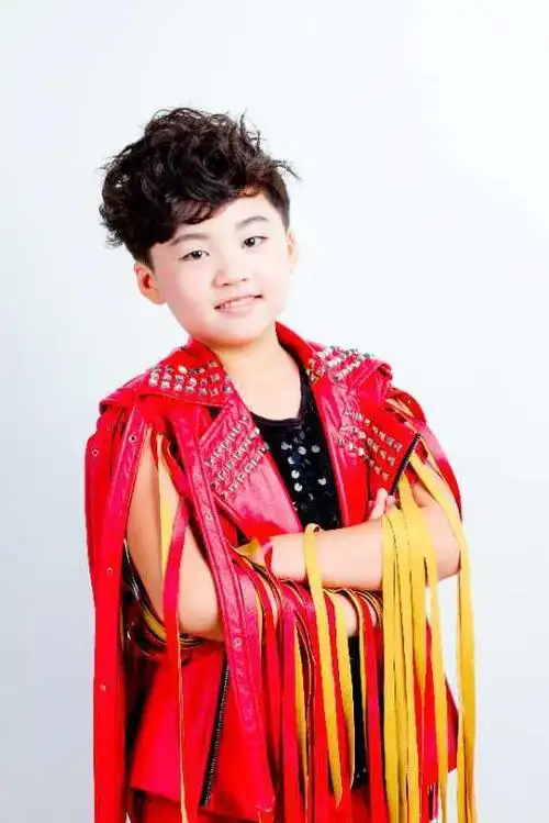 《爱因为在心中》2017年5月上海童星演唱会开场舞《精武门》,阳光男孩