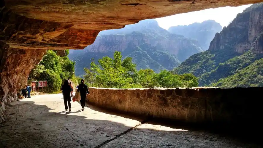 太行挂壁公路