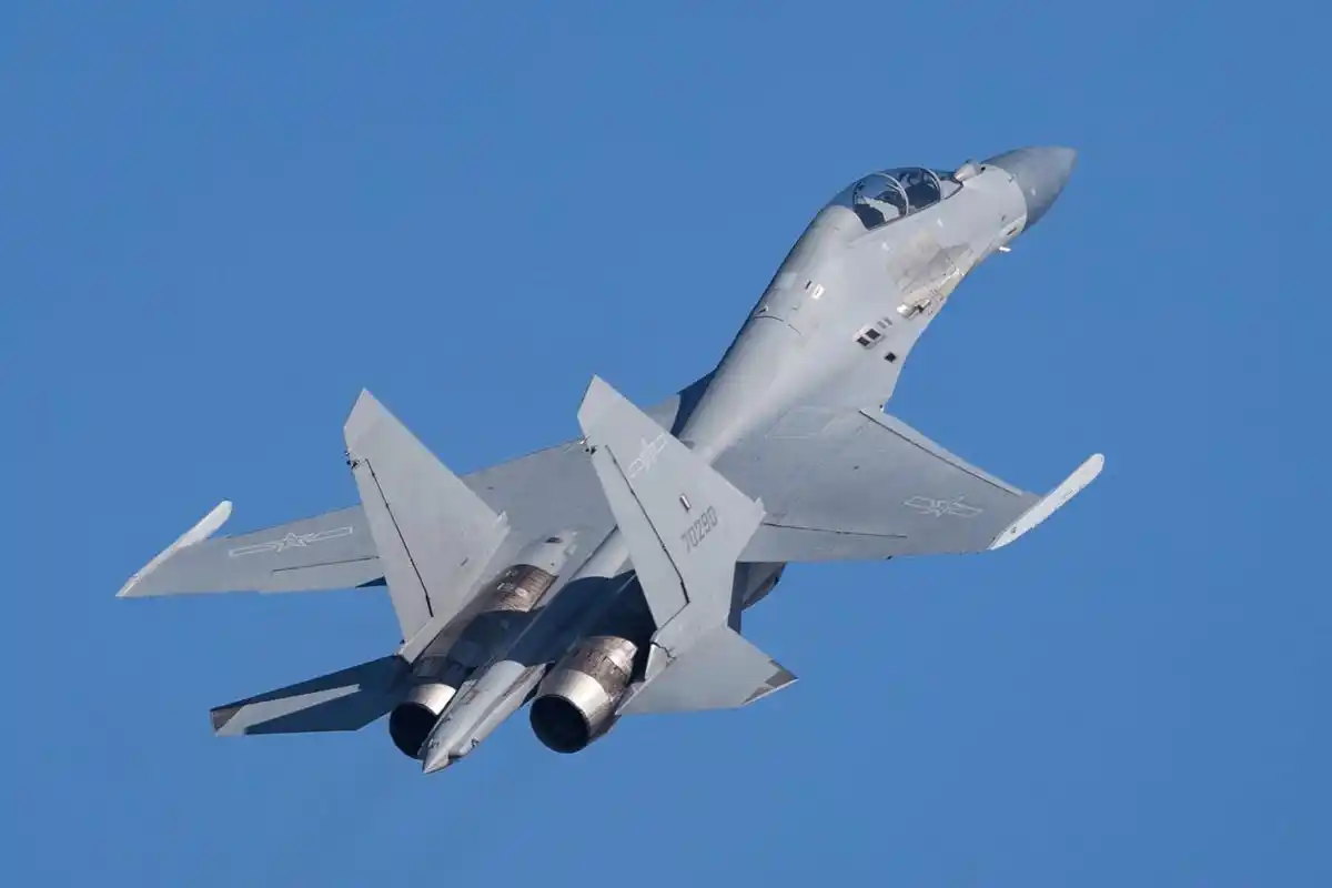 世界10大最强战斗机,第五代战机巅峰对决,歼20能干掉f22吗?