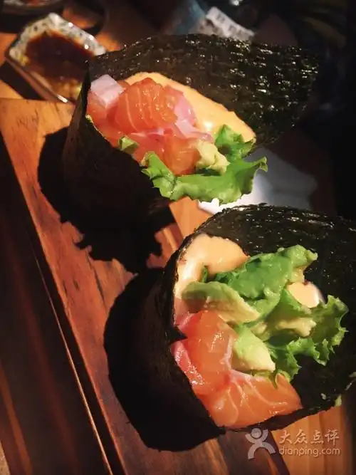 三文鱼牛油果手卷