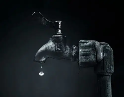 闲暇之余,突然想拍水龙头,然后打算修成黑白的总体效果,让人们