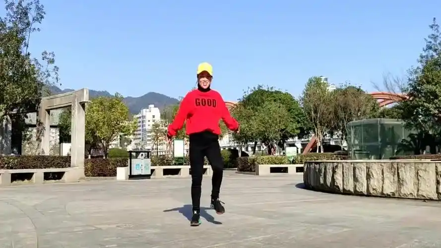 入门鬼步舞《 快乐崇拜》32步,简单又好看