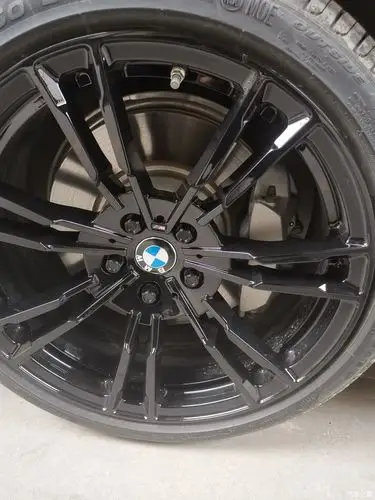 【图】刹车卡钳,预售21款530li四活塞刹车_宝马5系论坛_汽车之家论坛