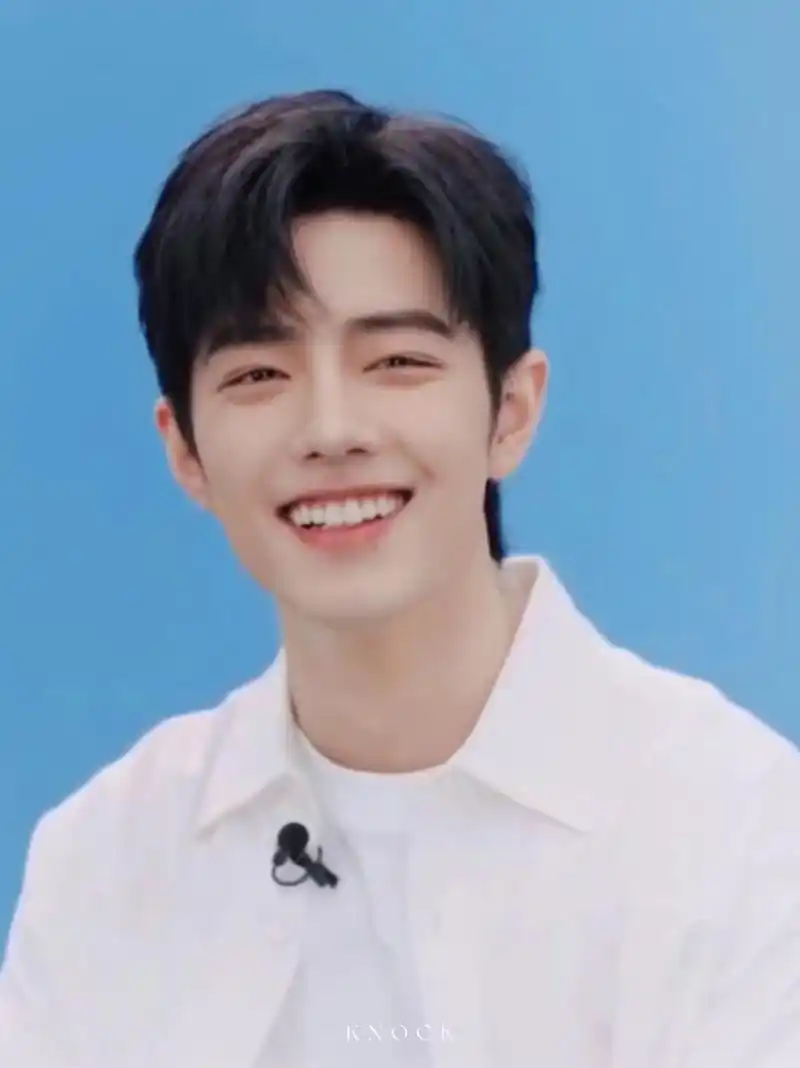 超喜欢肖战的露齿笑, 眼睛眯起来,牙齿露出来的笑才是真的好看呀!