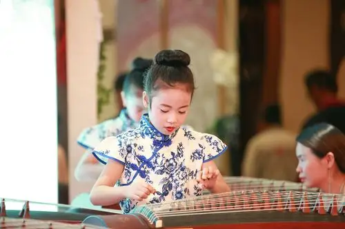 "谢老师古筝十八周年专场演奏会"现在开始