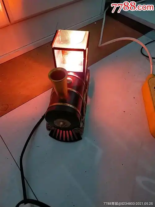 苏联老铁皮火车灯,照明好使.嘎嘎漂亮,完整,品像好