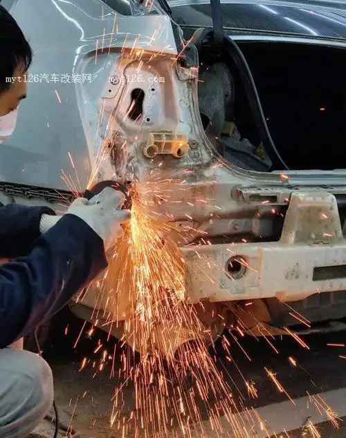 钣金工修复雷克萨斯gs后围过程 - - myt126汽车改装网