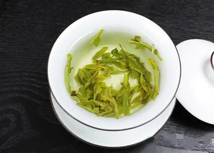 2020年明前龙井特大茶片龙井碎片绿茶新茶叶高品质散装碎茶片500g