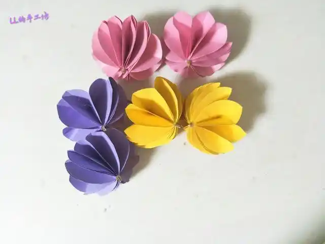 彩纸手工制作风铃,用纸做手工简单漂亮风铃(几张简单彩纸折一折)