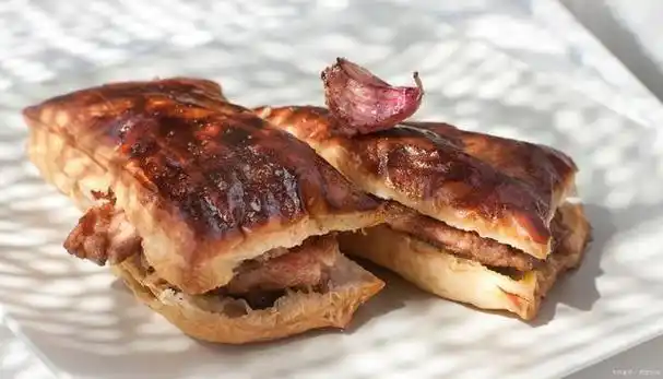 波兰的地理特征为其食物提供了原料,而其所处的地域又使其烹调出了