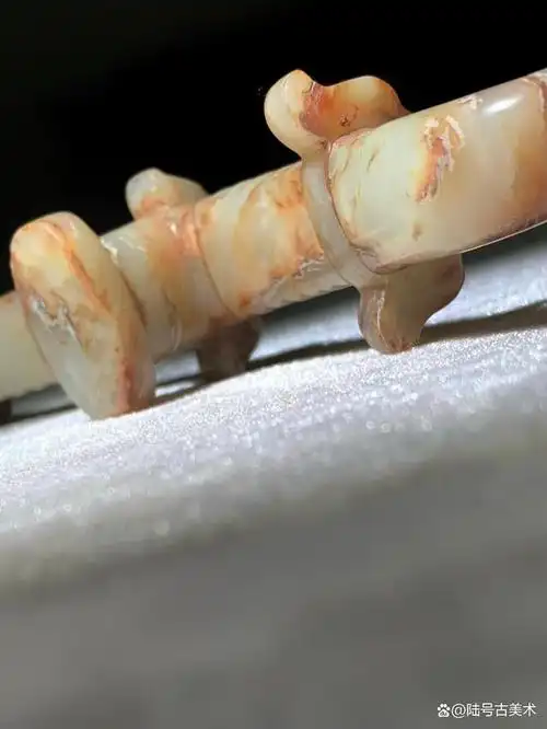 龙虎合体玉带钩战国玉带钩