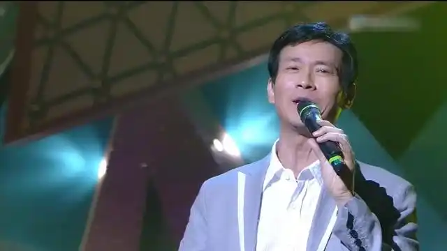 经典金曲《笑看风云》百听不厌,郑少秋出场,诠释什么叫帅一辈子