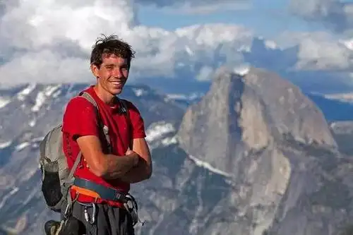 看纪录片徒手攀登男主亚历克斯霍诺德以信仰之名征服酋长岩惊心动魄