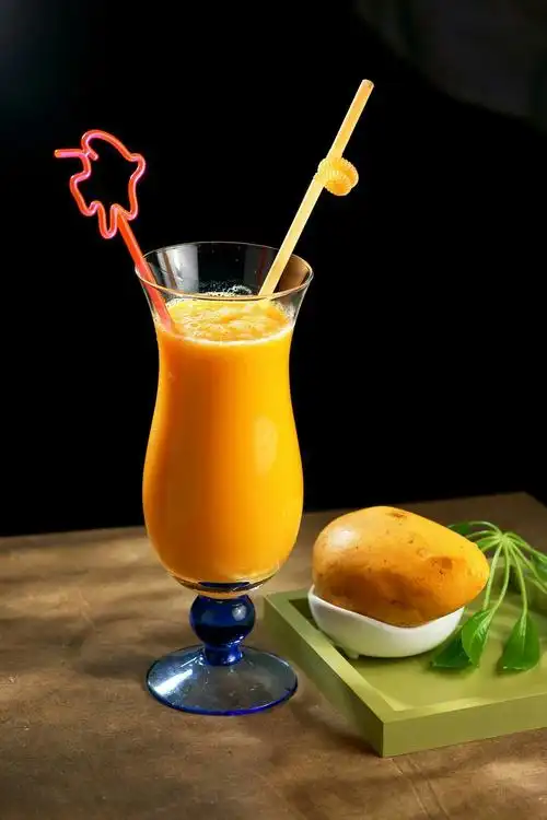 鲜榨芒果汁  原价15元/杯  优惠价12.