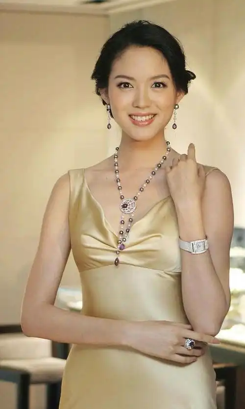 而中国则出现了仅有的两位世界小姐冠军——张梓琳,于文霞.