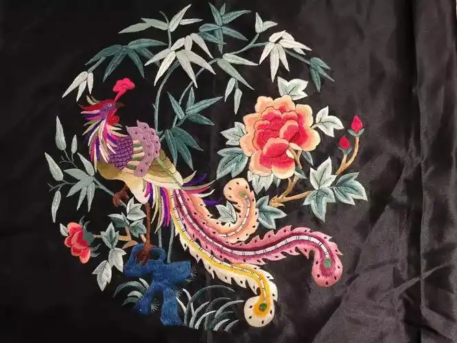 48cm*47cm凤凰牡丹真丝绣片 3980元拾翠精选苗绣绝版老绣片,作为