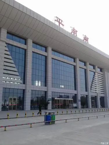 农村版的动车站-----------平南南站