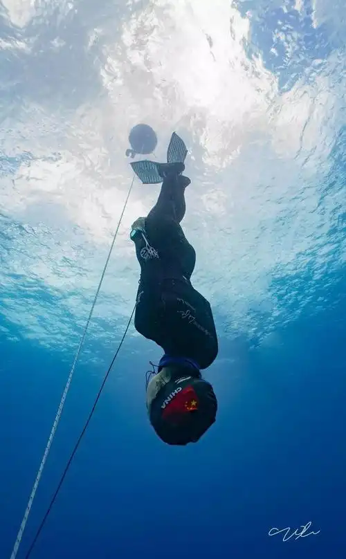 中国运动员首次打破自由潜水世界纪录来自常州的她了不得