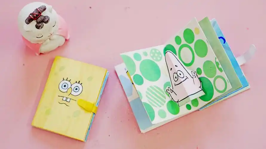 自己diy的迷你手工立体书,海绵宝宝主题超可爱,步骤也简单!