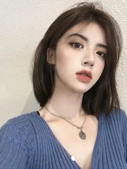 女生一定要尝试的免打理减龄短发