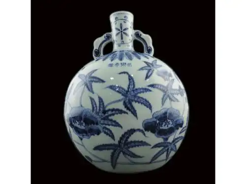 明永乐缠枝花卉纹抱月瓶