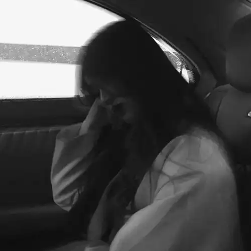 世中仙儿の 女生头像[气质][高冷][原宿风]