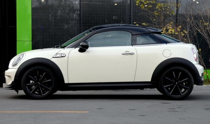 mini coupe适合年轻人开的,不仅时尚,而且还有动力
