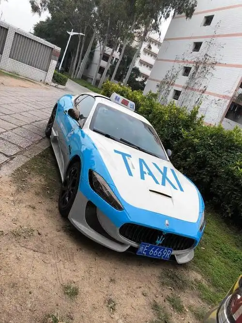 劳斯莱斯出租车现身厦门叫辆出租车去秋名山走不走