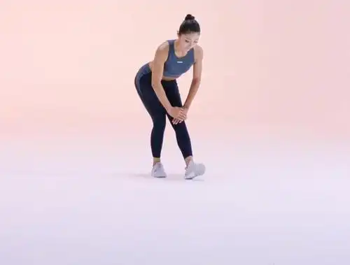 动作一:左右侧腿后侧拉伸