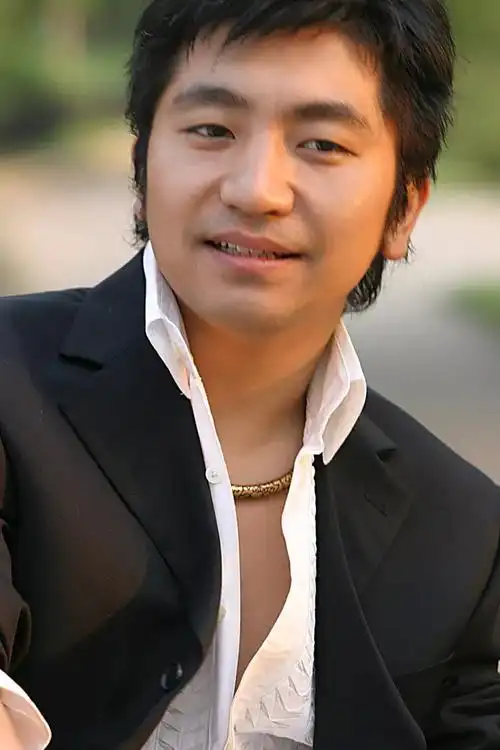 尚在坚持的,比如有"唱功最佳的摇滚歌手"之称的吴桐,他曾经凭借自己