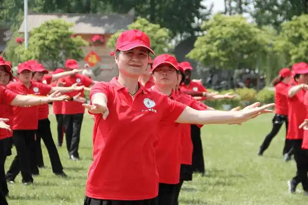 中老年人跳广场舞谨防运动损伤