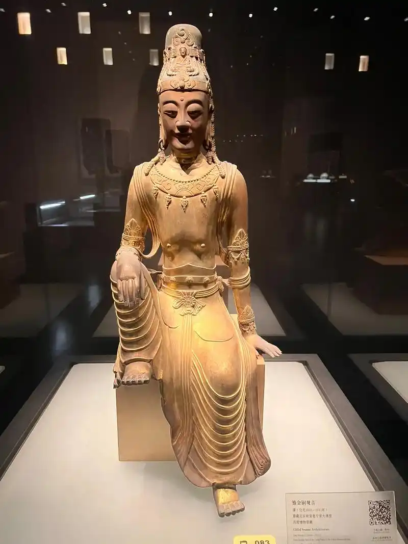 国家文物 #博物馆 清 鎏金铜菩萨 衣纹流畅,装饰自然 姿 - 抖音