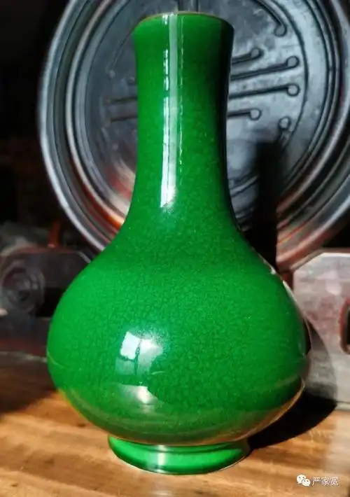 严家宽||《乾隆郎窑绿天球瓶》-市场观察-雅昌艺术市场监测中心