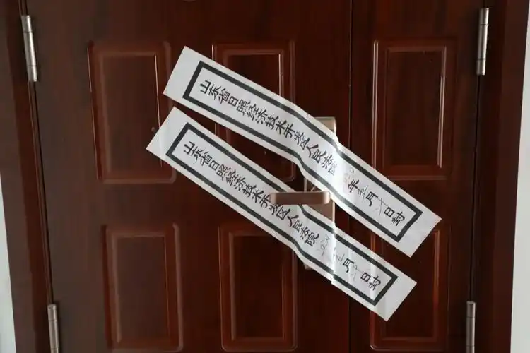 全市法院首张电子封条上线24小时监控会自动报警能扫码获取查封原因