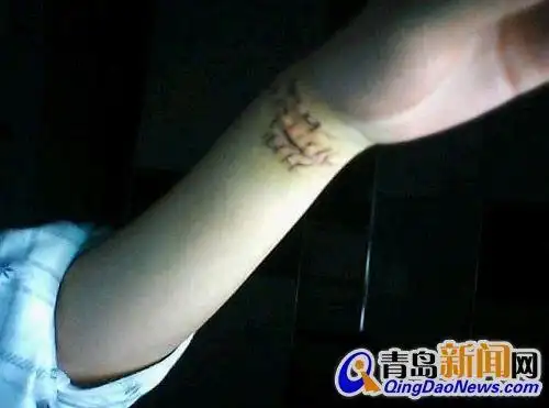 90后艺校女生网上秀割腕自残照片(图)