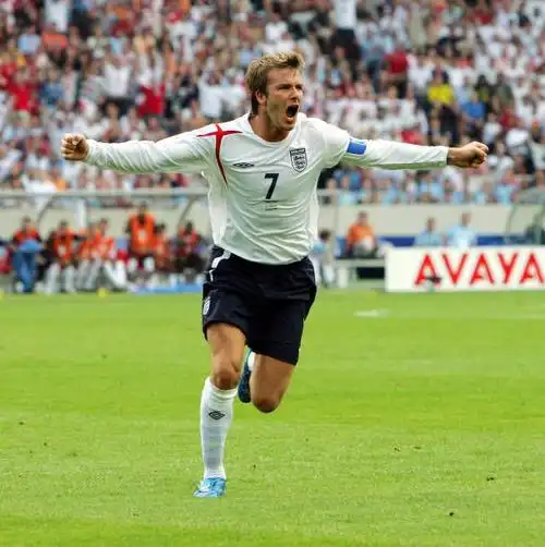 足球场上的7号一般意味着速度与激情,世界足坛上曾诞生过许多伟茨的